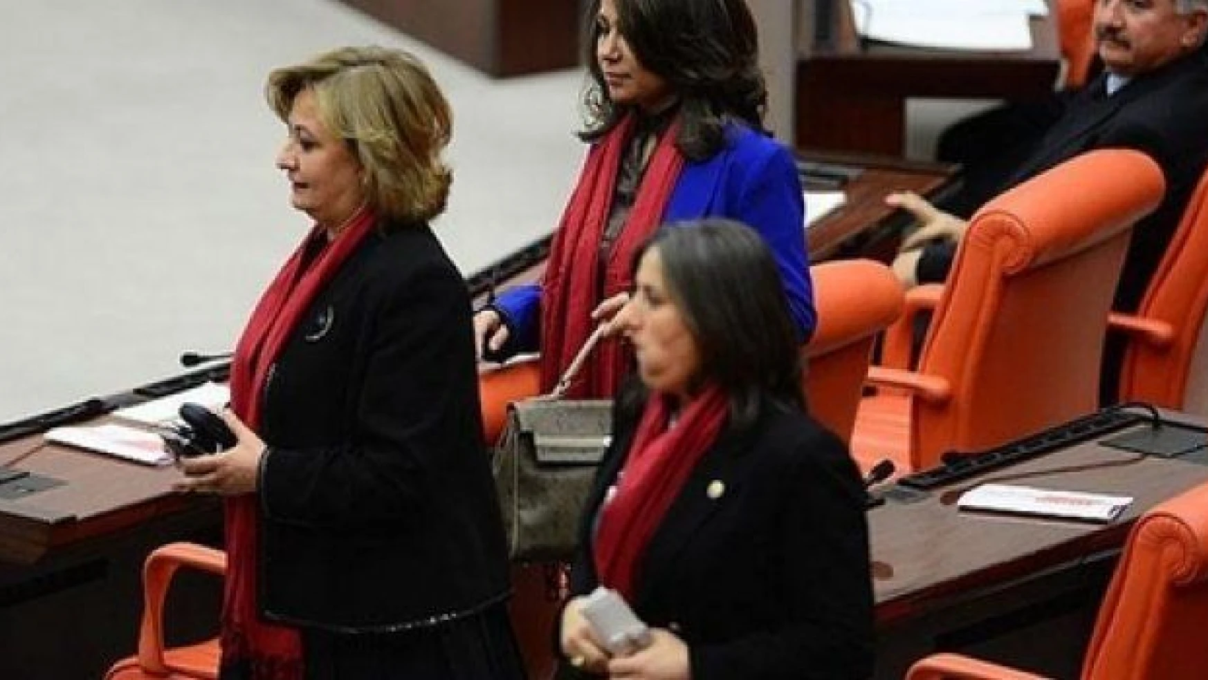 Meclis'te kadın vekil sayısı 75'e düştü