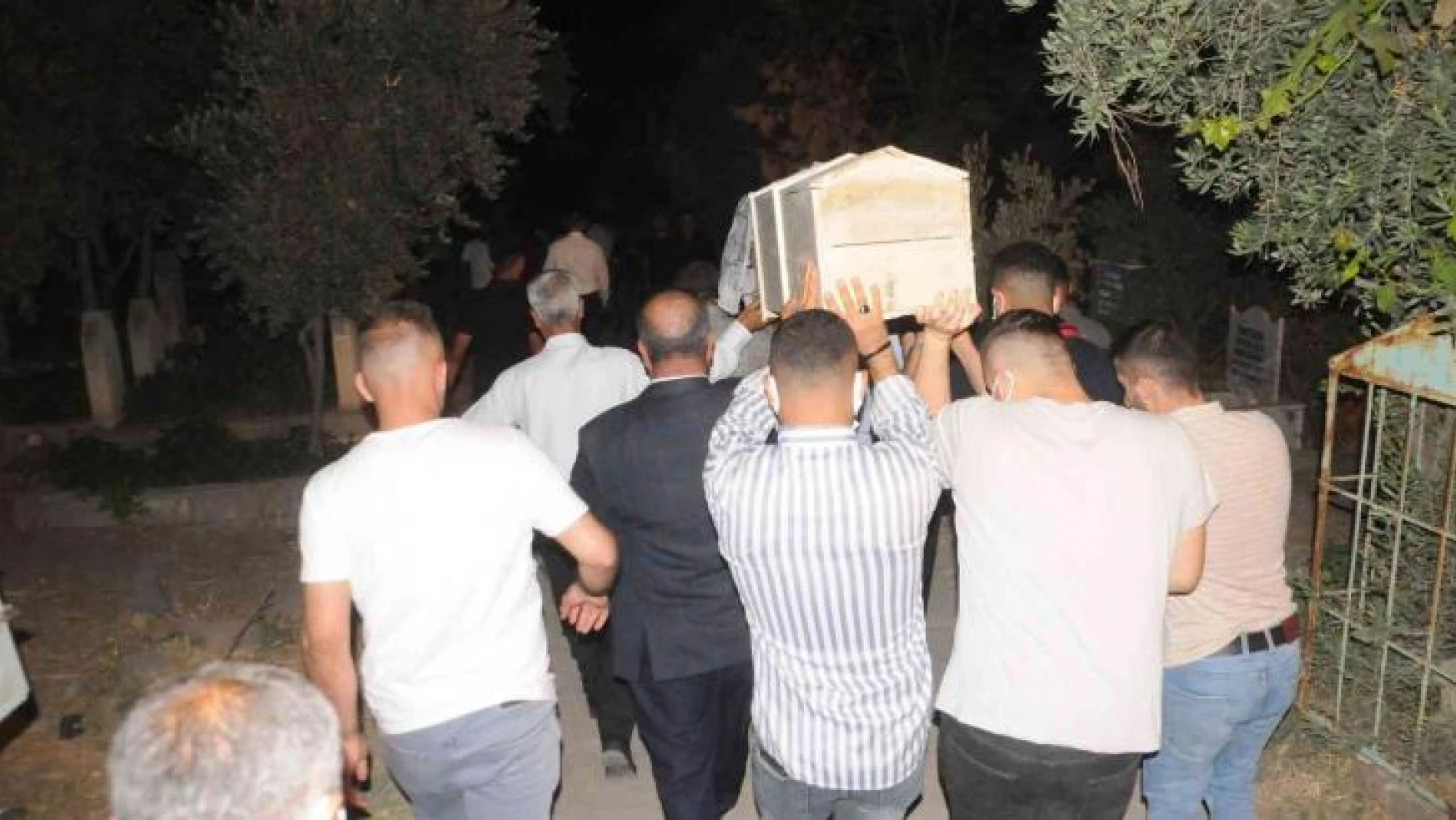 Mevsimlik işçi olarak Bursa'ya giden 15 yaşındaki kızın cenazesi Cizre'ye döndü