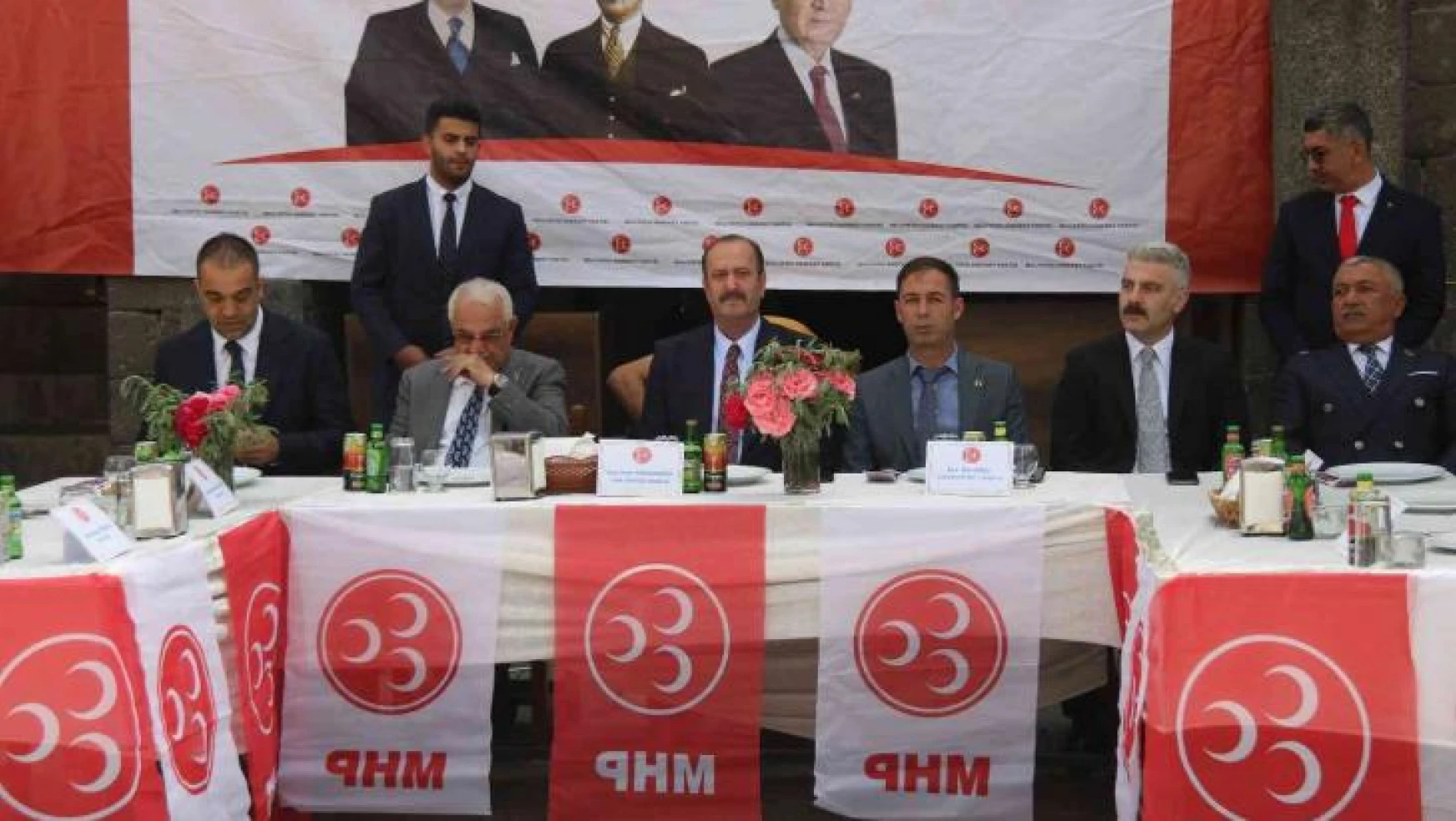 MHP heyeti Diyarbakır'da terörle mücadelede kararlılık mesajı verdi