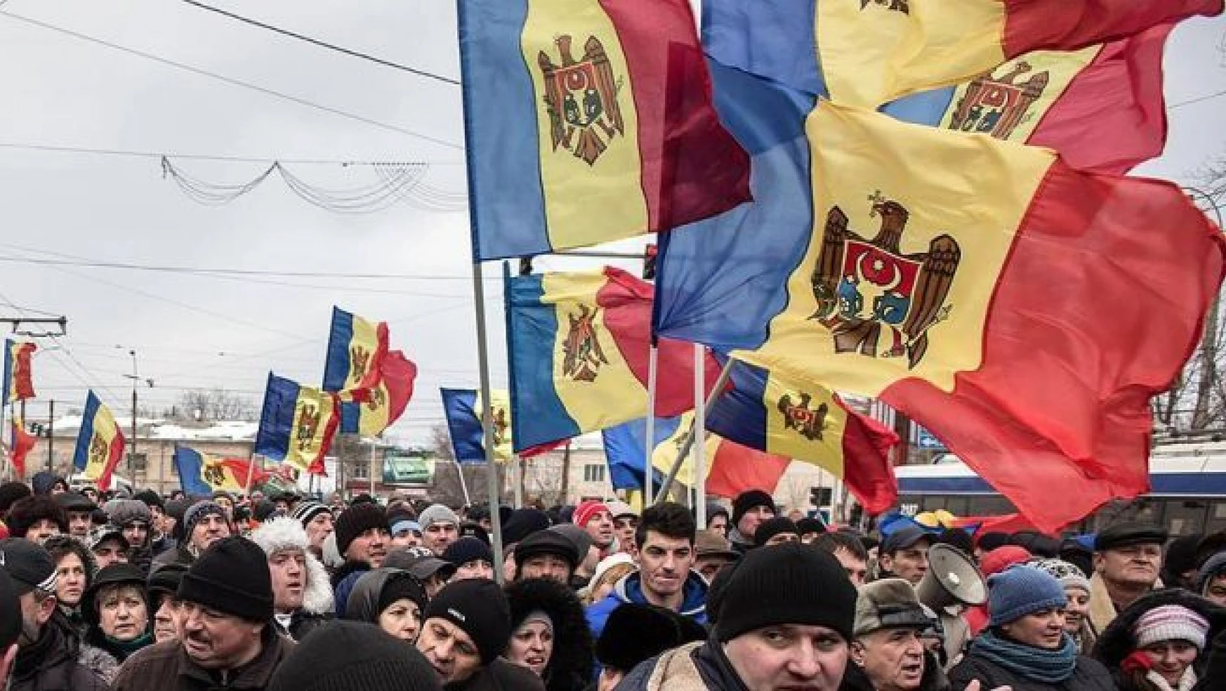 Moldova'da muhalefet hakimler binasını bastı