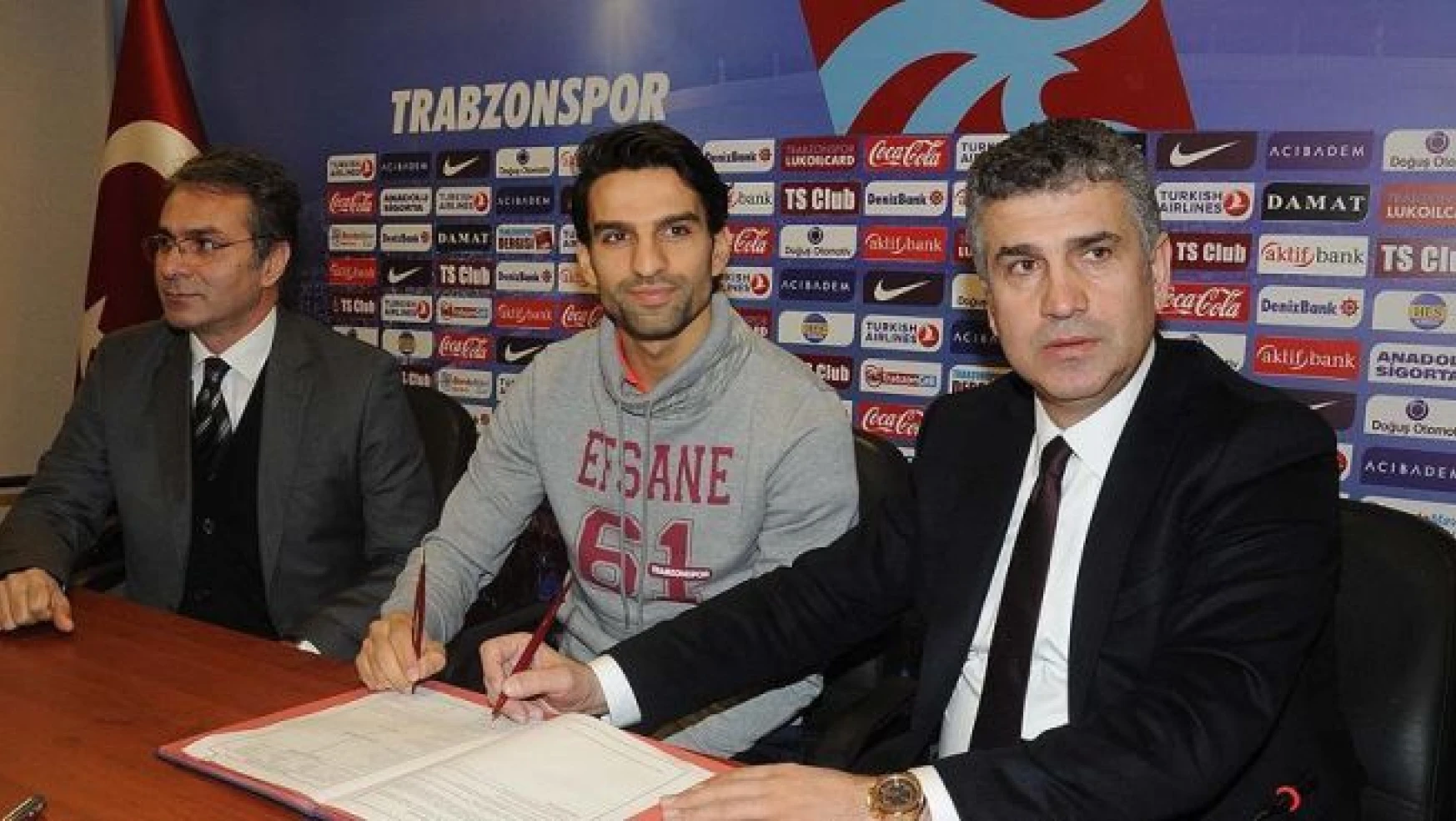 Muhammet Demir Trabzonspor ile 3,5 yıllık sözleşme imzaladı