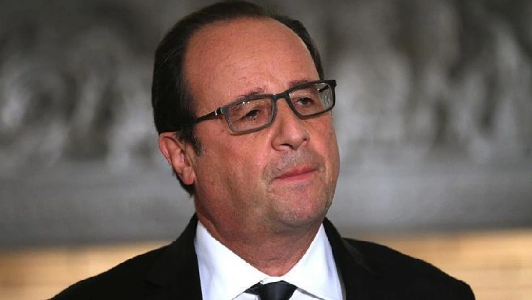 Hollande: Mülteci akınını durdurmalıyız