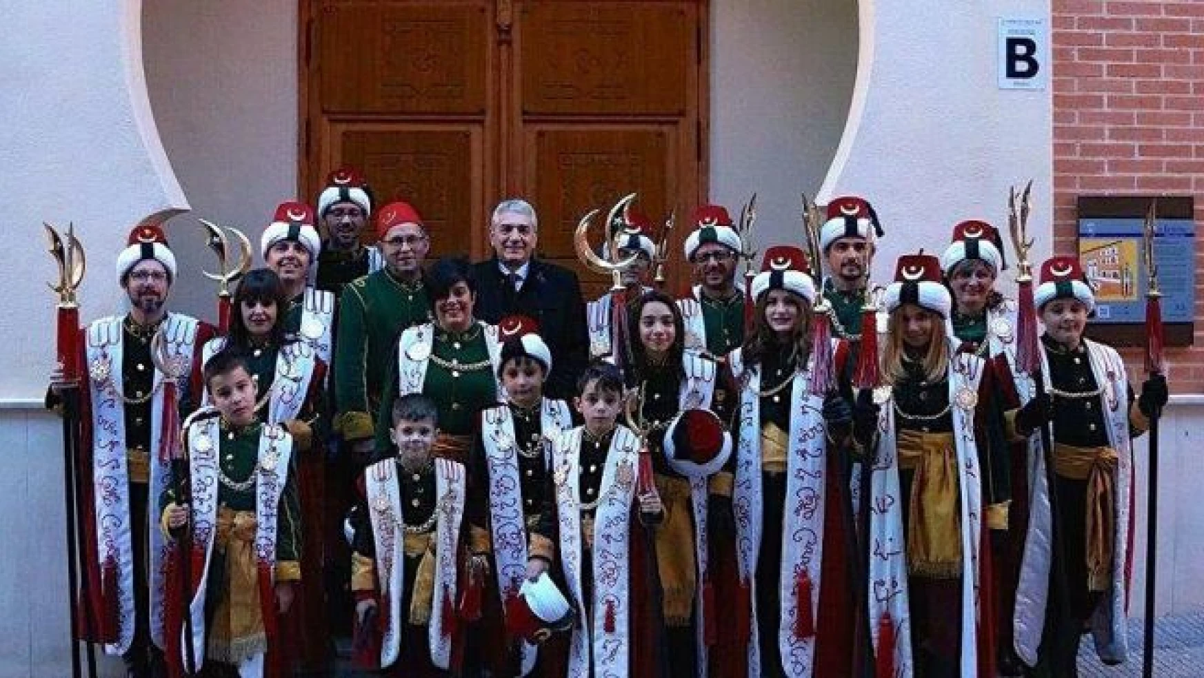 Müslümanlar ve Hristiyanlar Festivali'nin gözdesi Türkler Grubu
