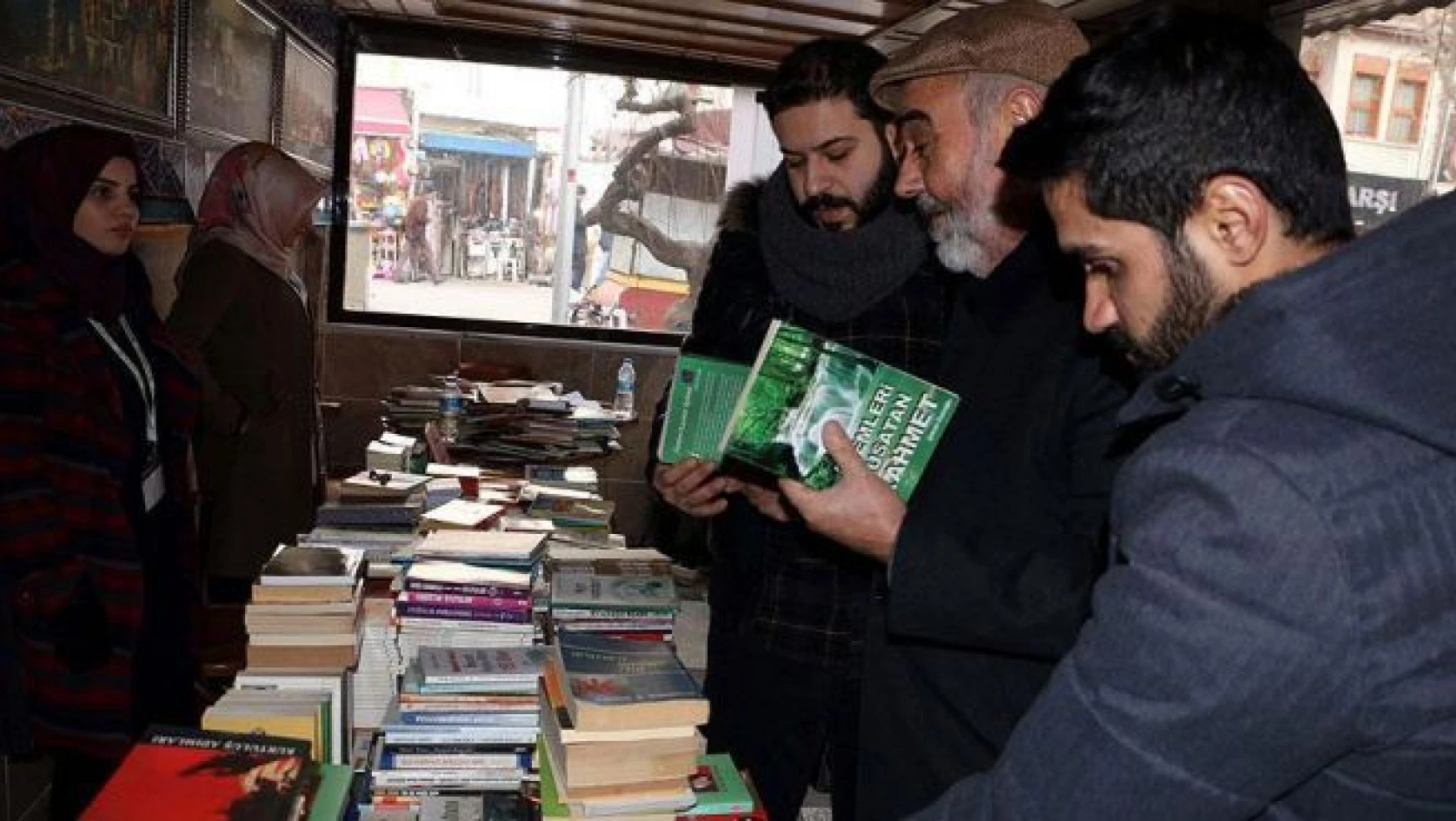 Nepal'de inşa edilecek İslam Kültür Merkezi için kitap satışı