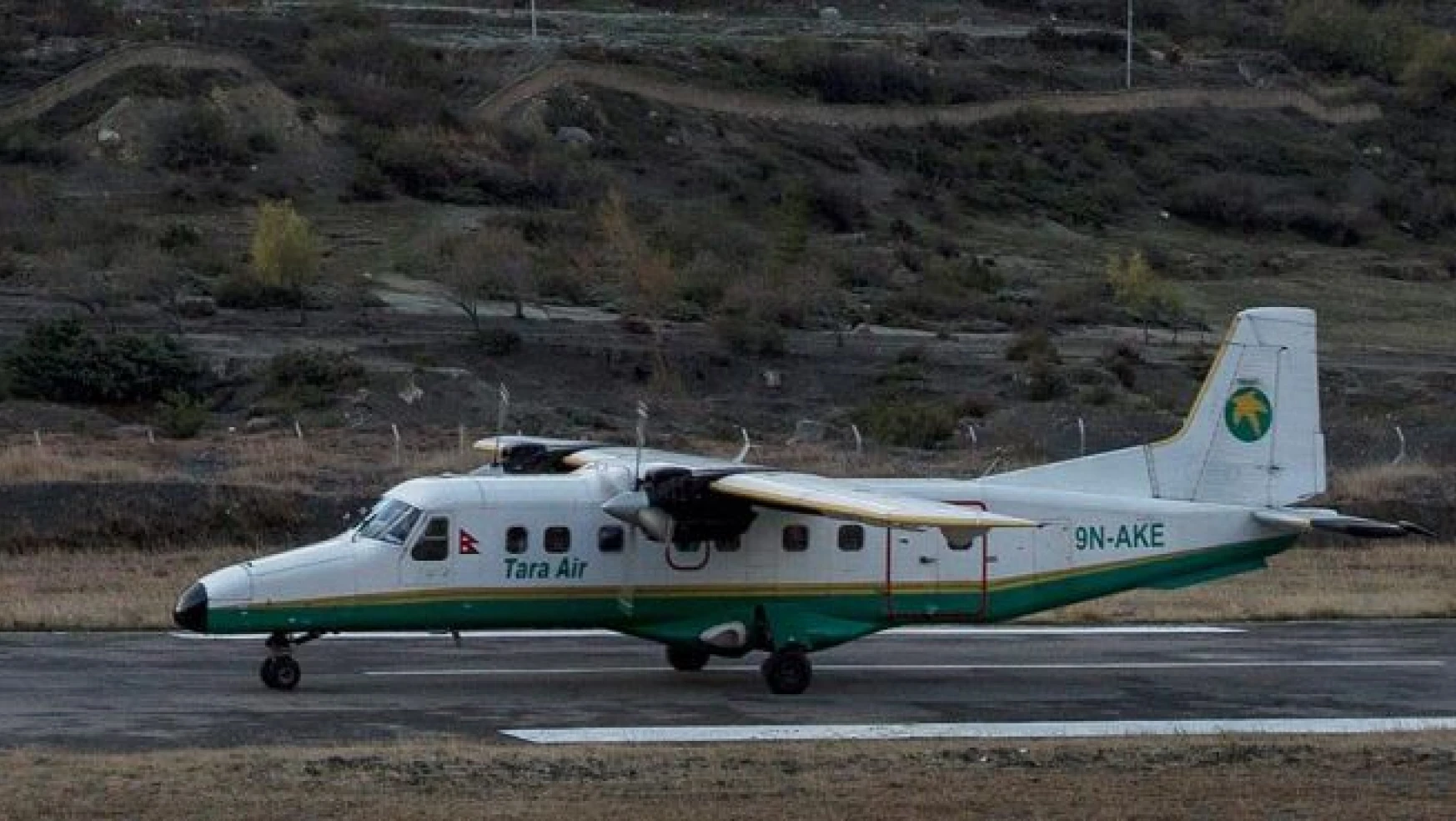 Nepal'de küçük yolcu uçağı kayboldu