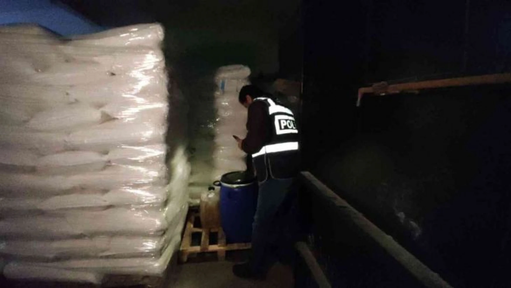 Eyüpsultan'da piyasa değeri 250 bin Türk Lirası olan sahte toz deterjan ele geçirildi