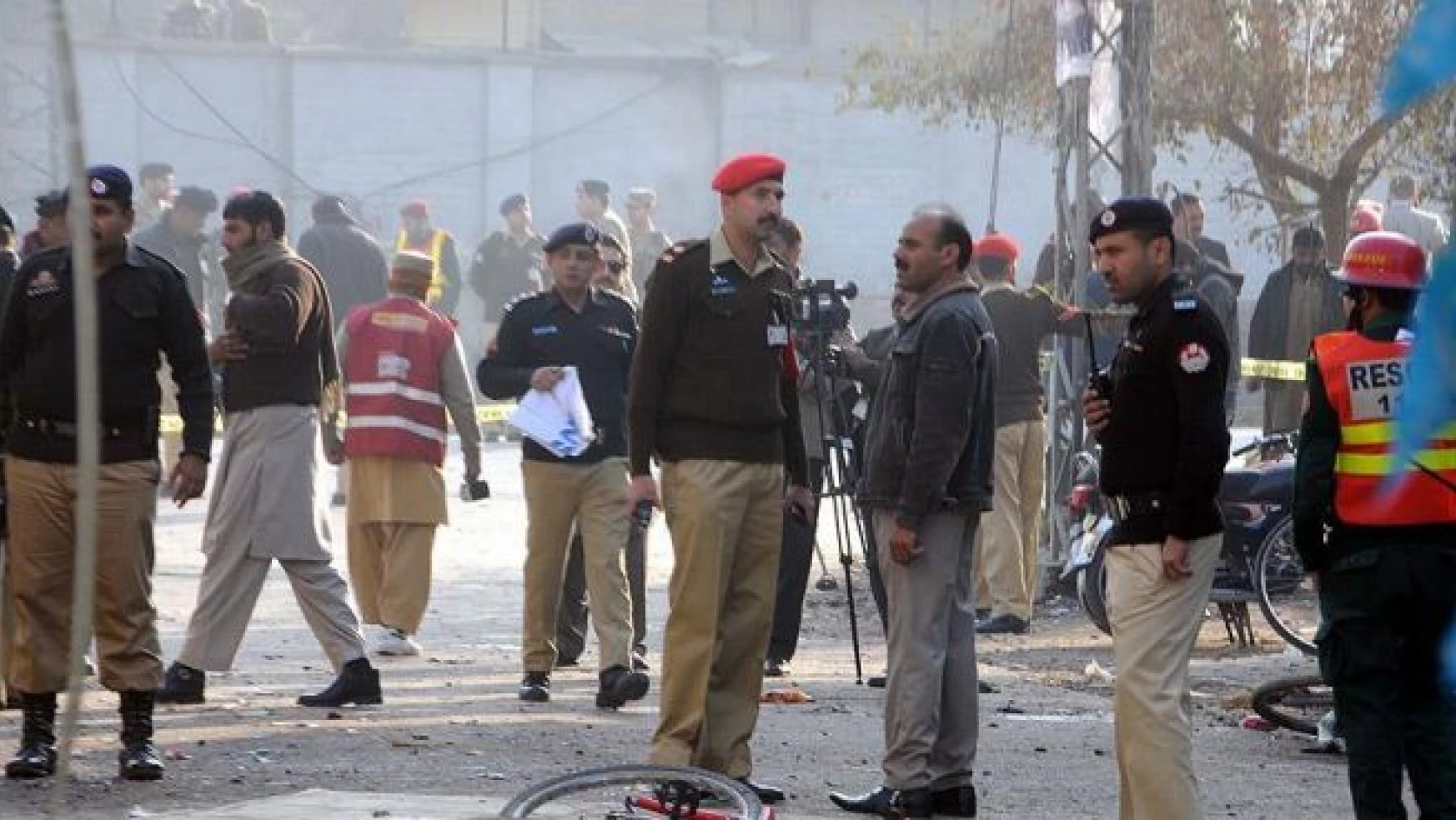 Pakistan'da aşılama merkezi yakınlarında patlama: 14 ölü, 10 yaralı
