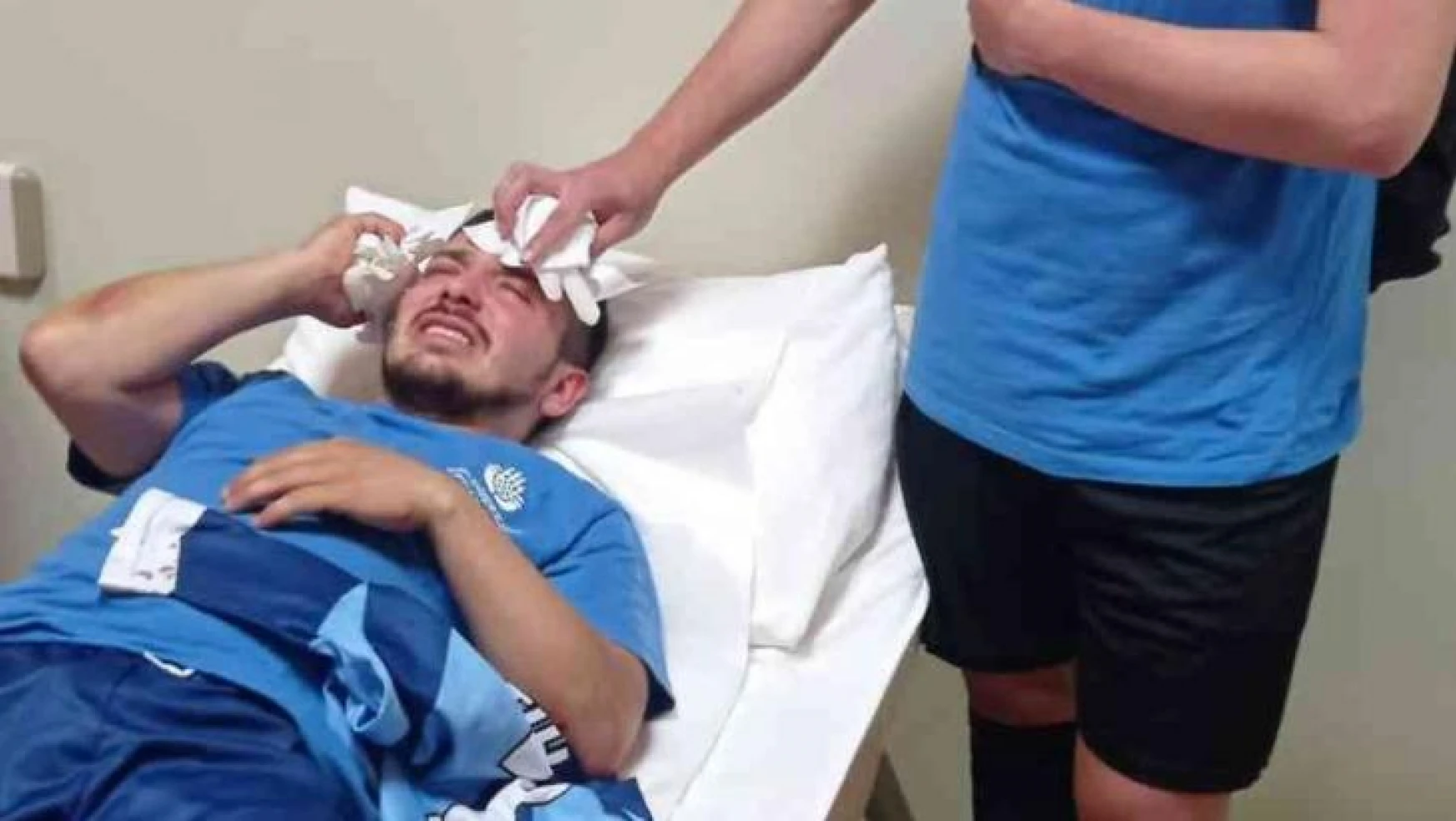 Pendik'te amatör maçta saha boks ringine döndü 4 futbolcu yaralandı