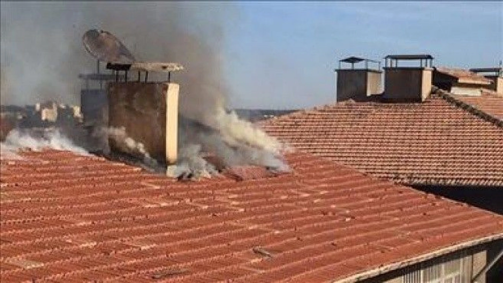 PKK'lı teröristler aynı okulu yine yaktı