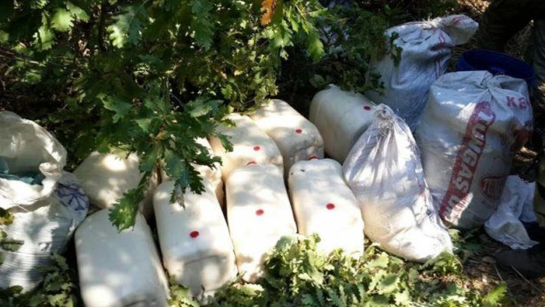 PKK'ya büyük darbe: 4 ton patlayıcı ele geçirildi