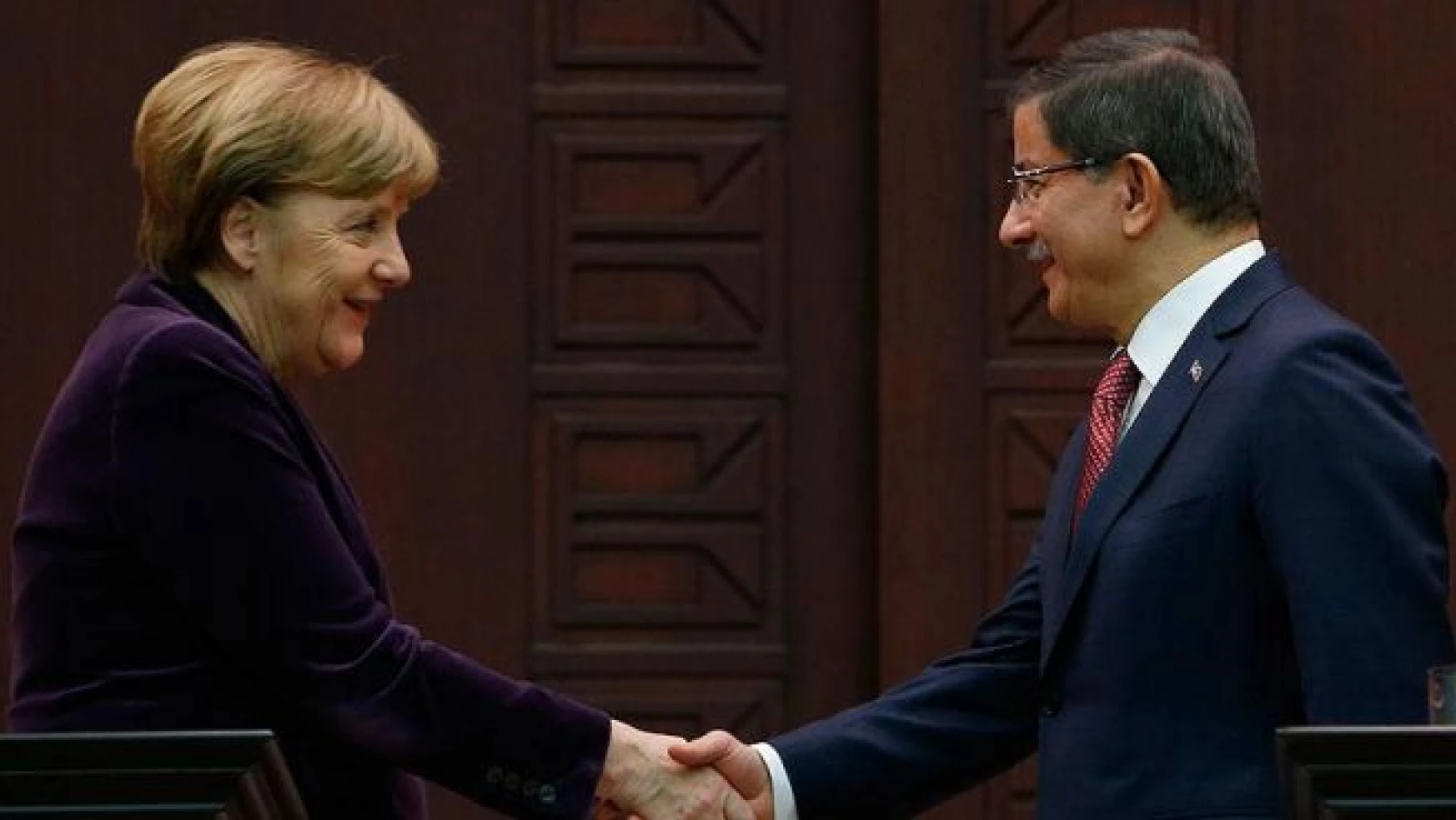 Davutoğlu, Merkel'e durumu anlattı: PYD mukabelede bulunmaya devam edilecek