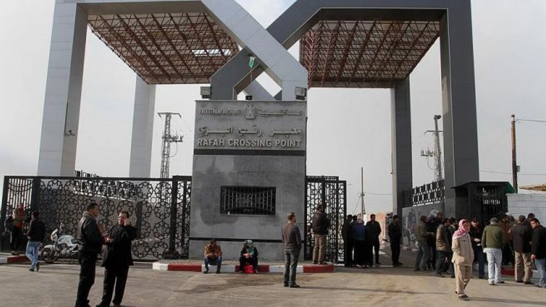 Refah sınır kapısında belirsizlik sürüyor