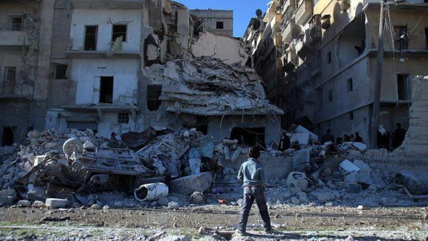 Rus savaş uçakları Halep'te sivilleri vurdu: 14 ölü, 20 yaralı