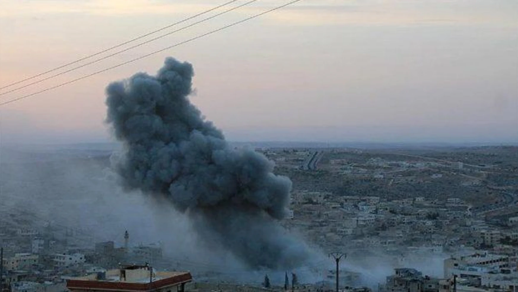 Rus uçakları Halep'te sivil yerleşim yerini bombaladı