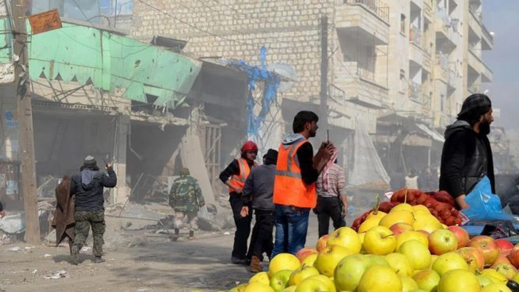 Rus uçakları İdlib'de pazar yerini vurdu: 8 ölü, 28 yaralı