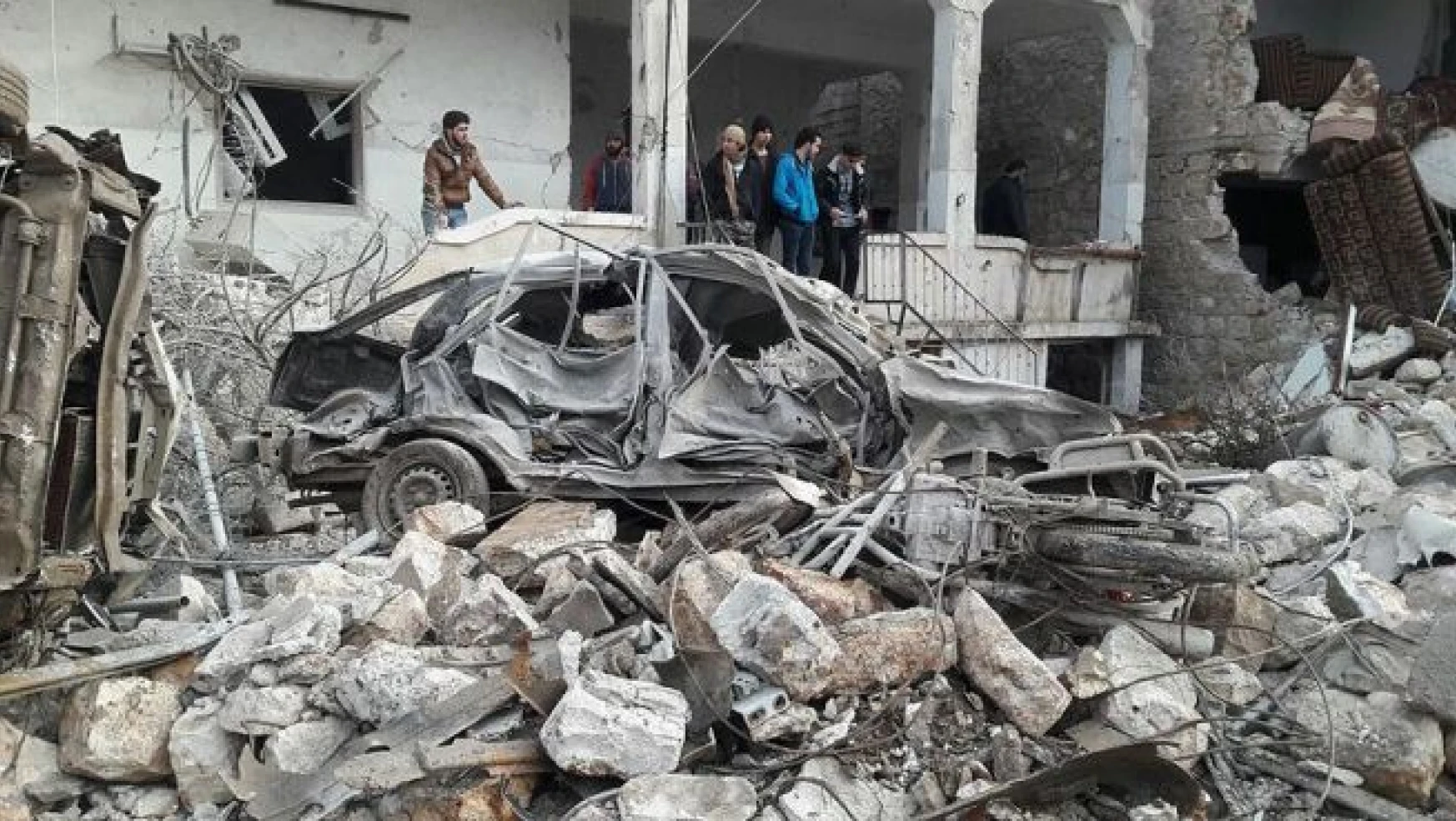 Rus uçakları İdlib'de sivillere saldırdı: 24 ölü