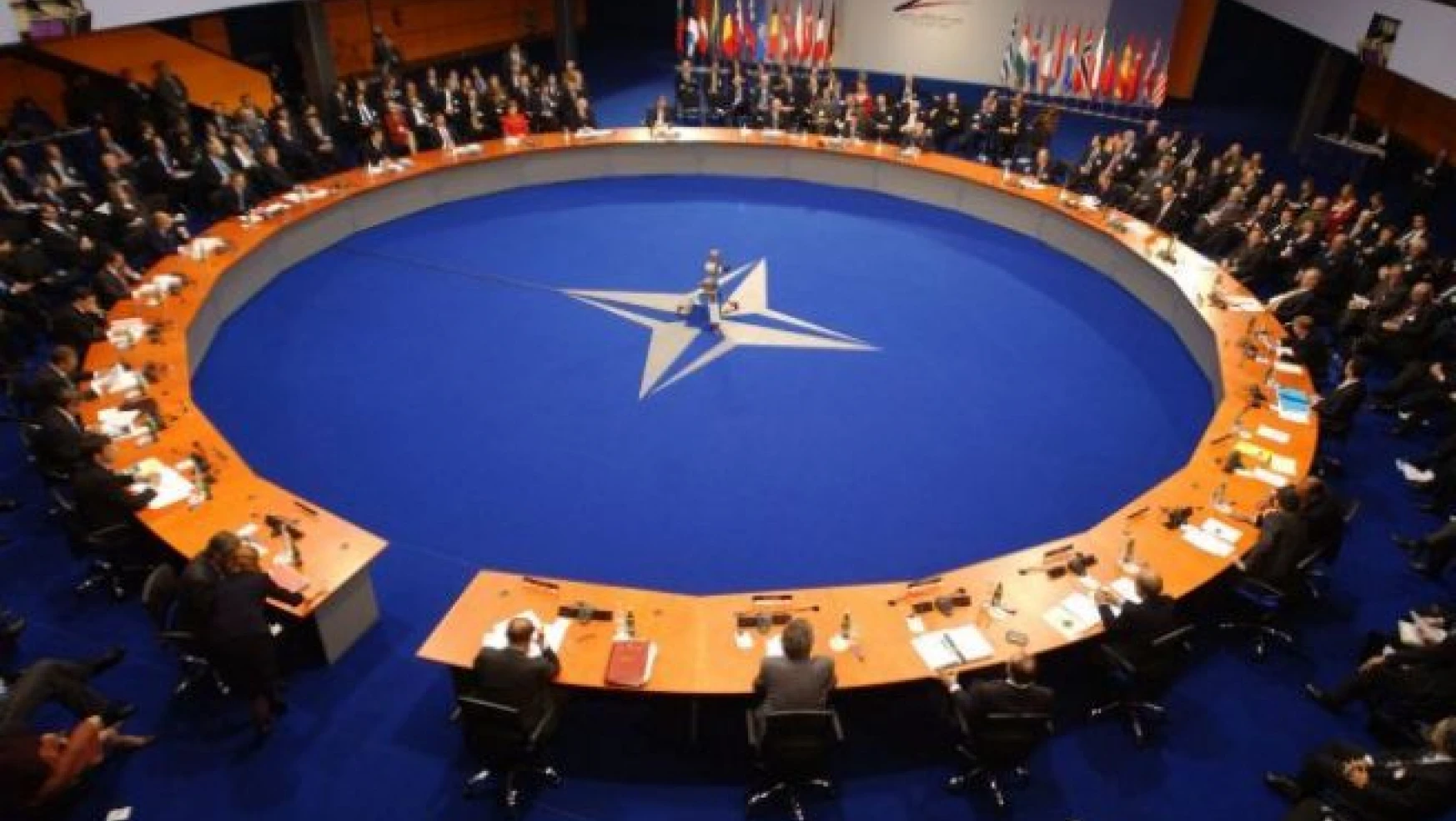 NATO: Rusya'nın saldırıları Suriye barış görüşmelerini baltalıyor