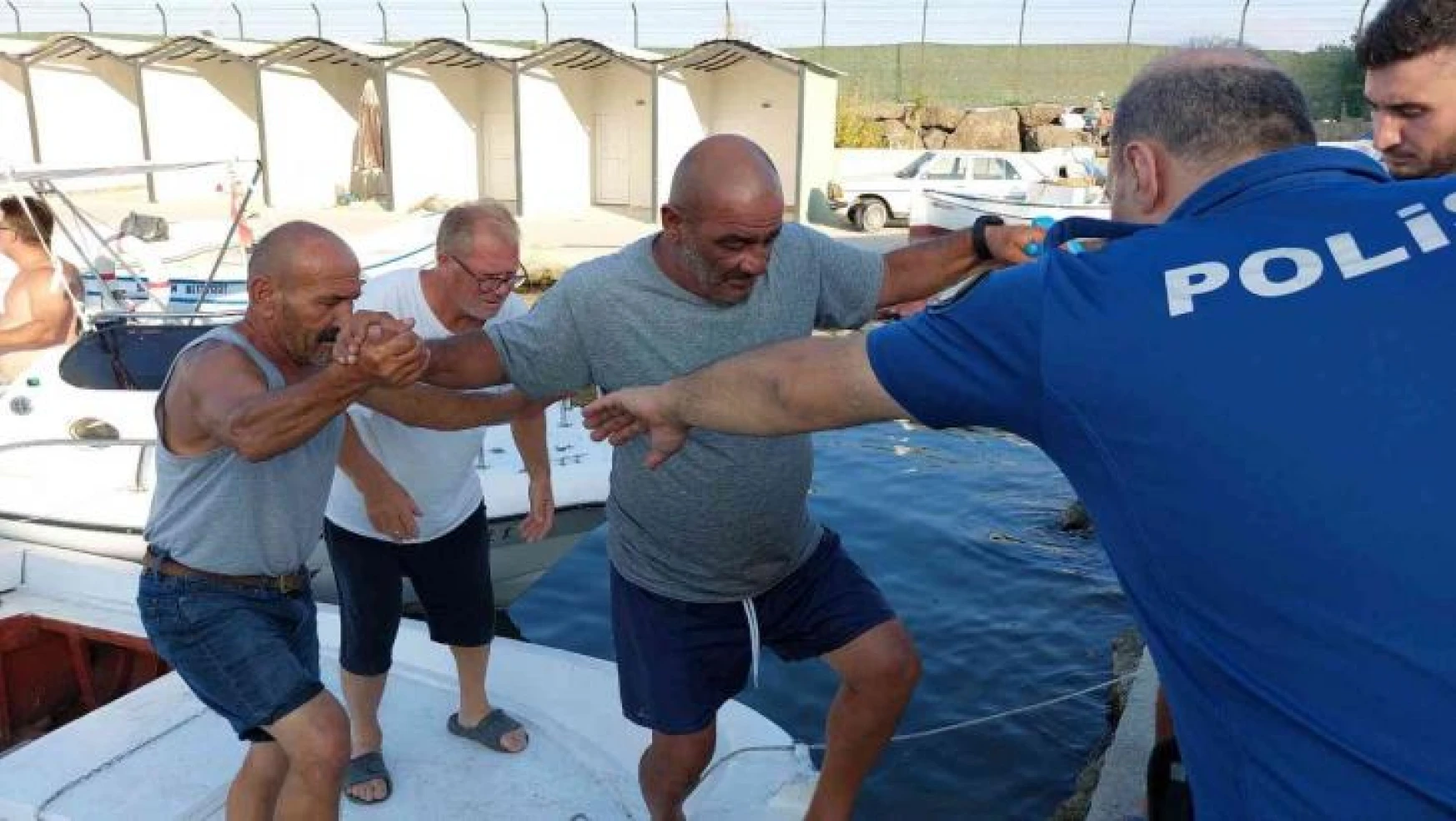 Samsun'da tekneden denize düşen balıkçı kurtarıldı