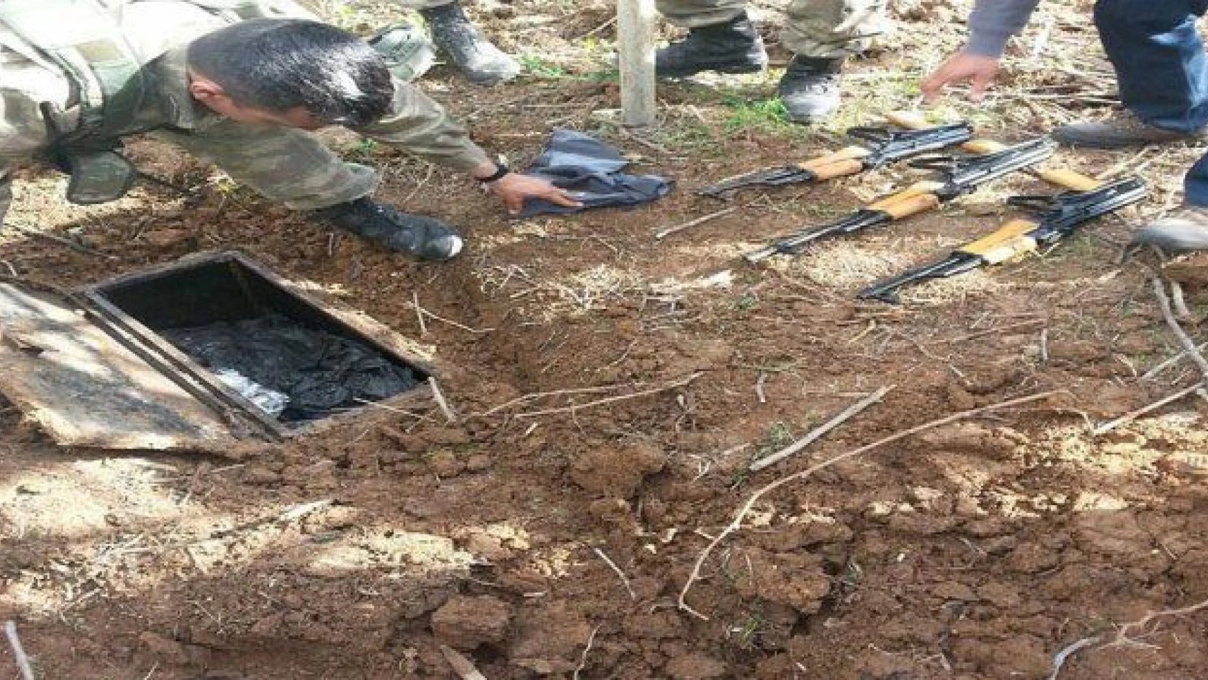 Şırnak'ta toprağa gömülü silahlar bulundu