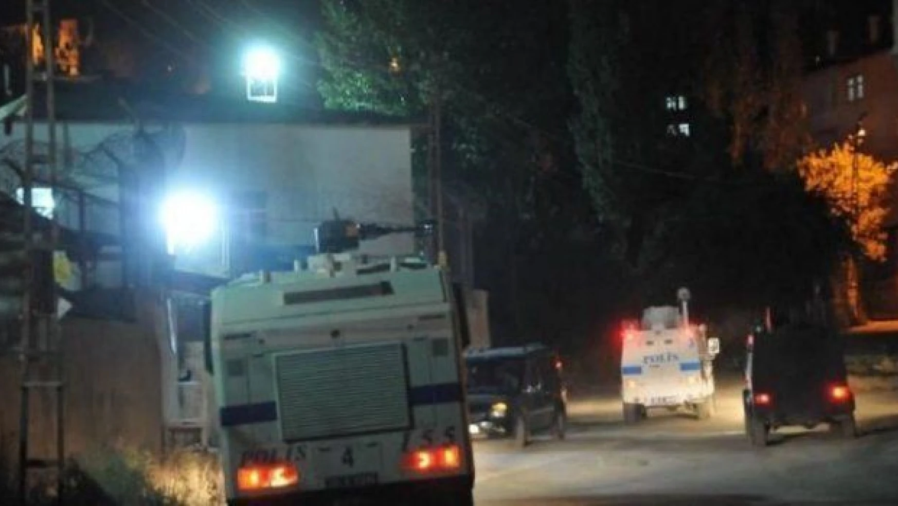 Zırhlı polis aracına roketatarlı saldırı: 5 polis yaralandı, 1 terörist öldürüldü