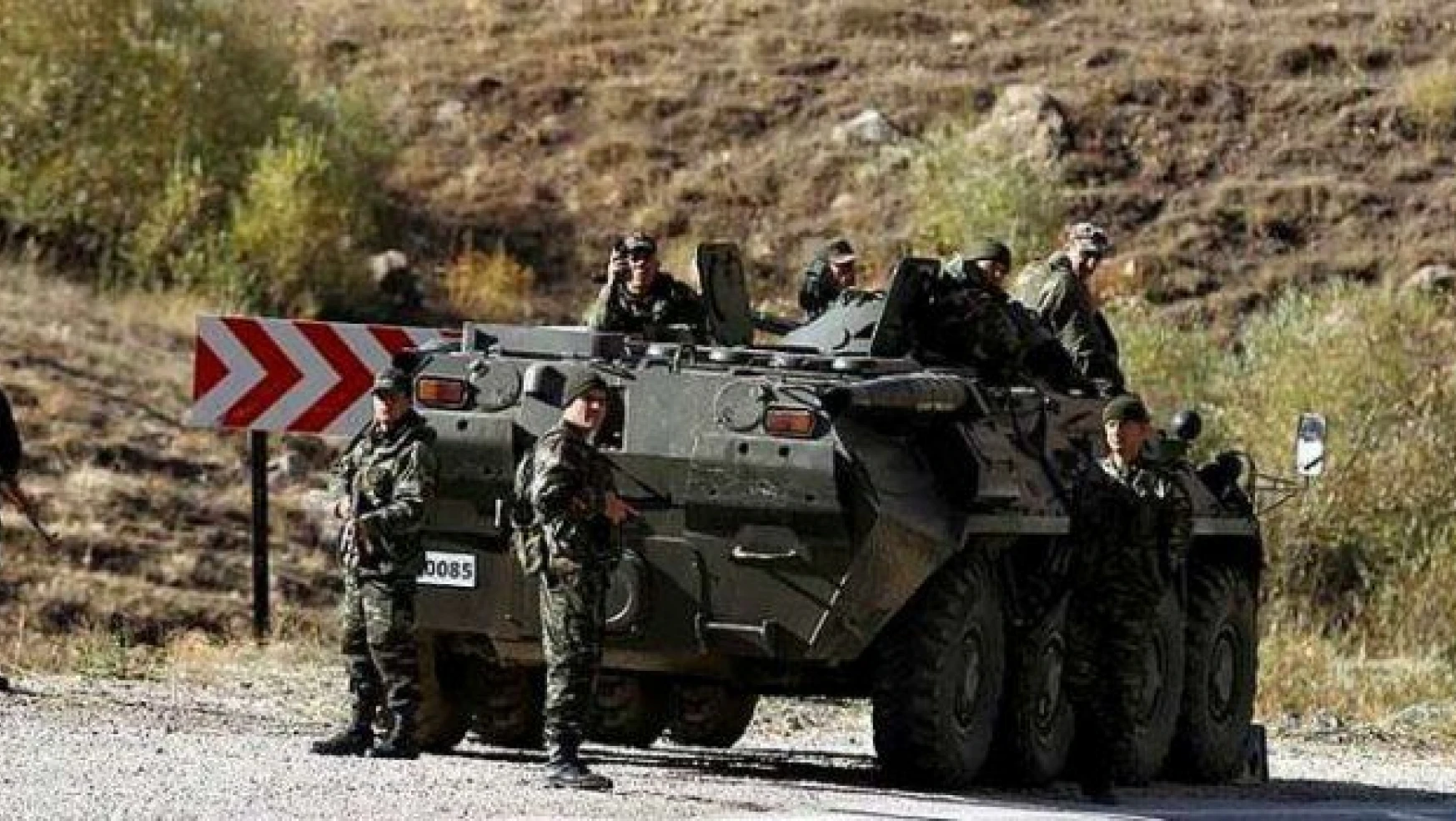 Siverek'te 3 askeri yaralayan teröristler kaçarken 1 muhtarı şehit etti