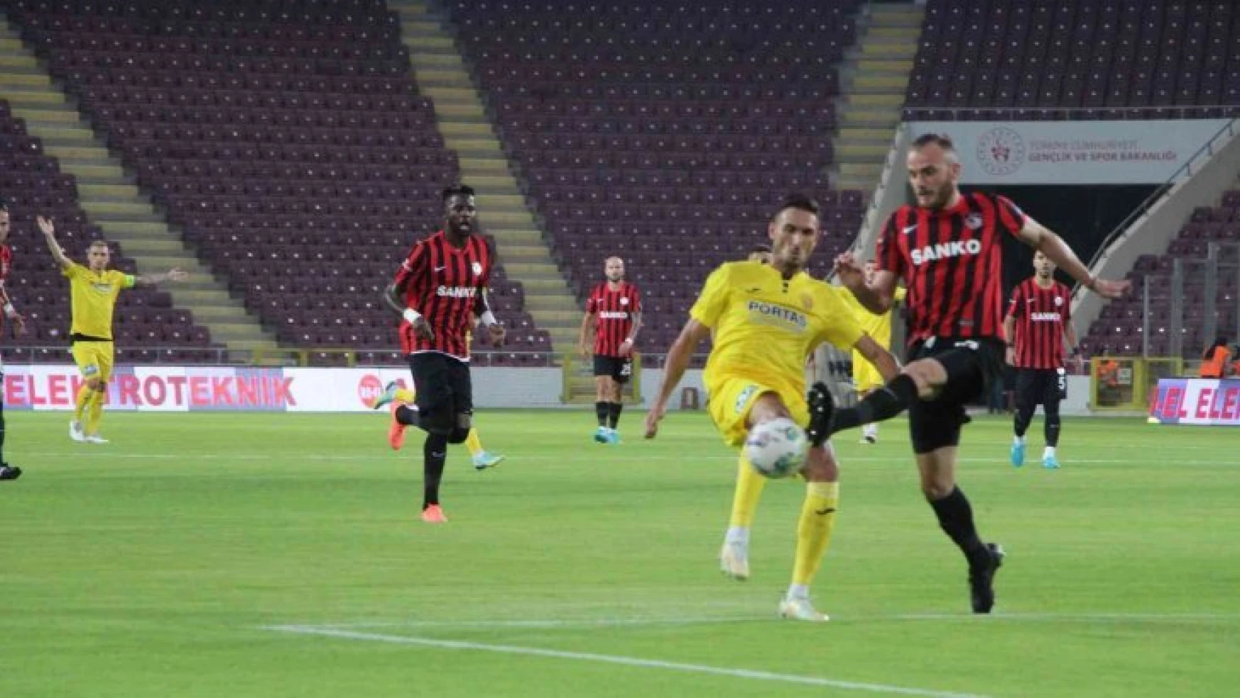 Spor Toto Süper Lig: Gaziantep FK: 0 - MKE Ankaragücü: 0 (İlk yarı)