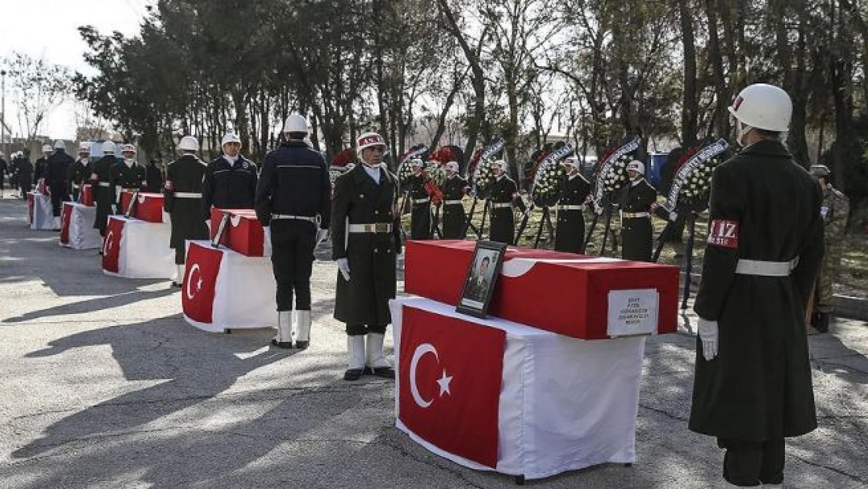 Sur şehitleri için Diyarbakır'da tören düzenlendi