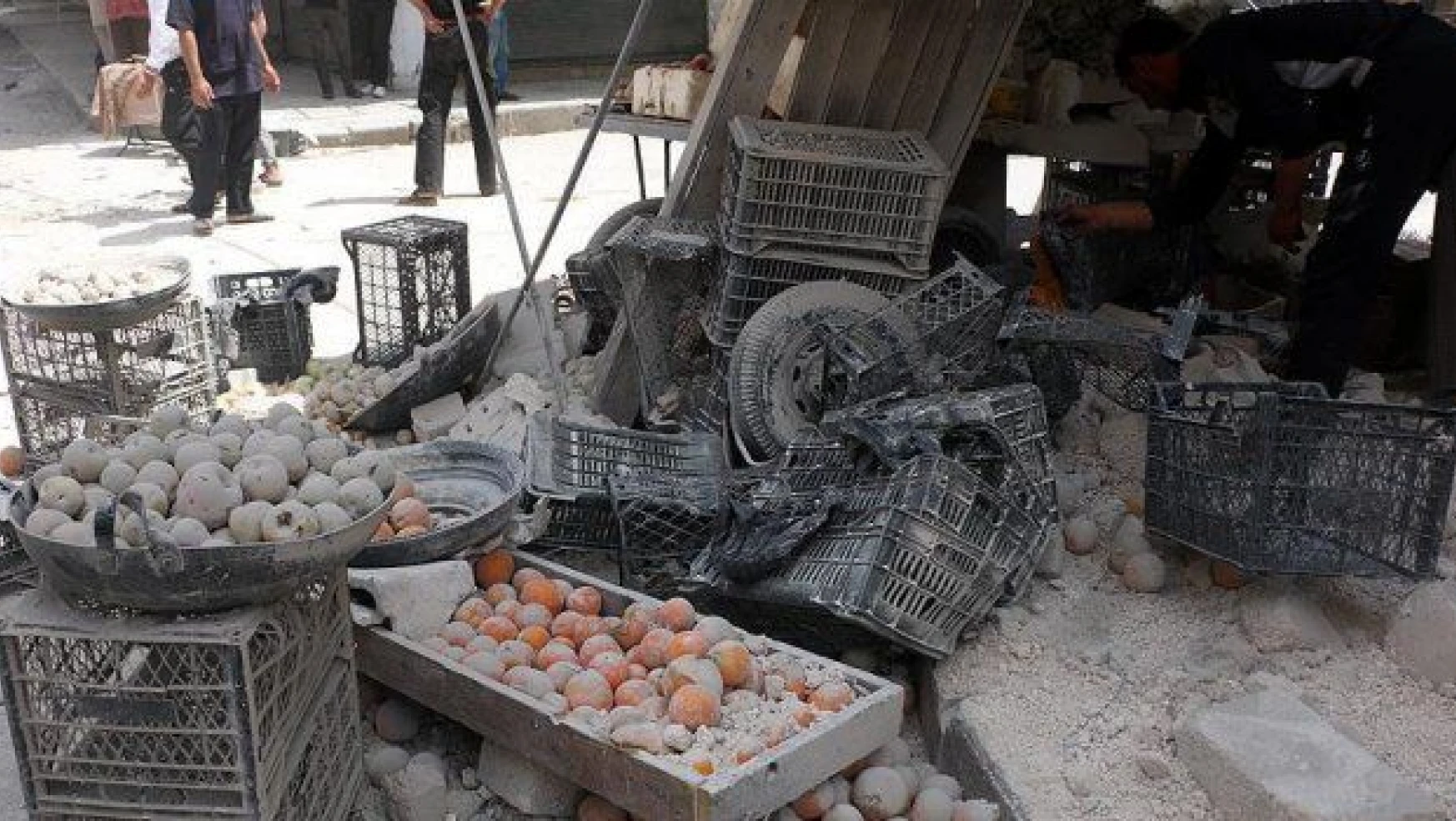 Suriye ordusu Halep'te pazar yerine saldırdı