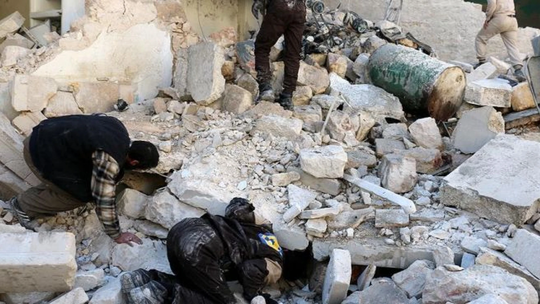 Rus uçakları Suriye'de sivilleri vurdu! 50 ölü