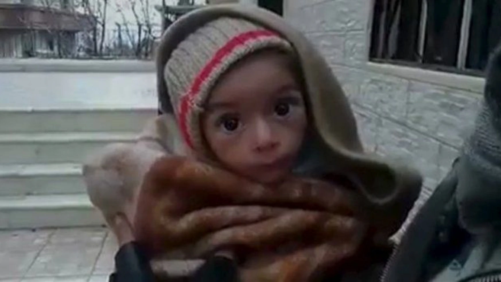 Suriye'de savaş bir yana 23 kişi açlıktan öldü