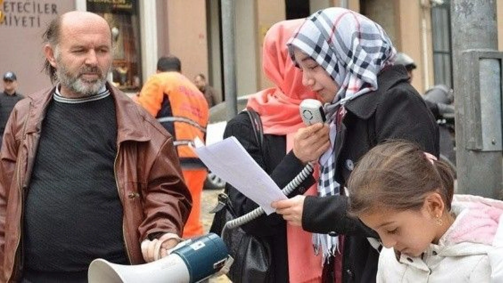 Suriyeli çocuklar İran ve Rusya'yı protesto etti