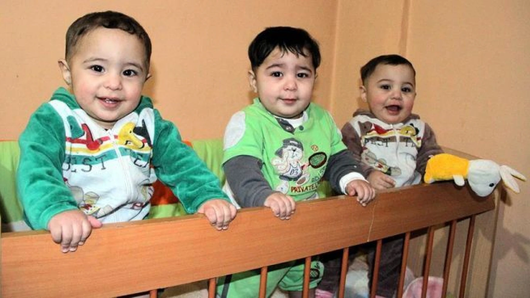 Suriyeli üçüzler Türkiye'de hayata gülümsüyor