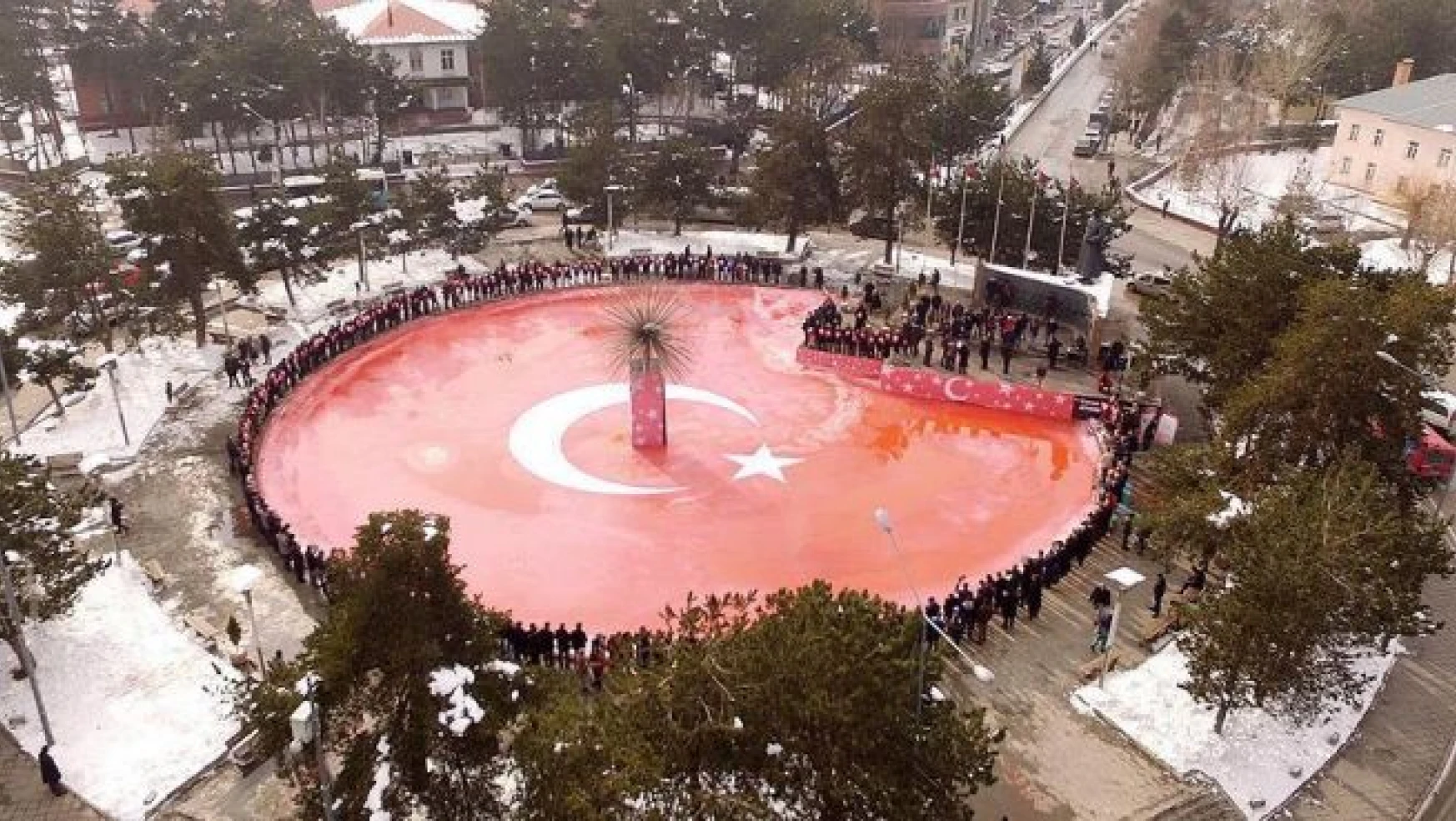 Süs havuzuna Türk bayrağı