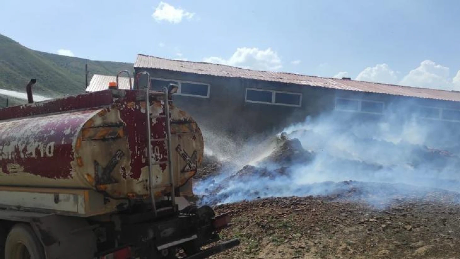 Tatvan'da çıkan yangın yerleşim yerlerine sıçramadan söndürüldü