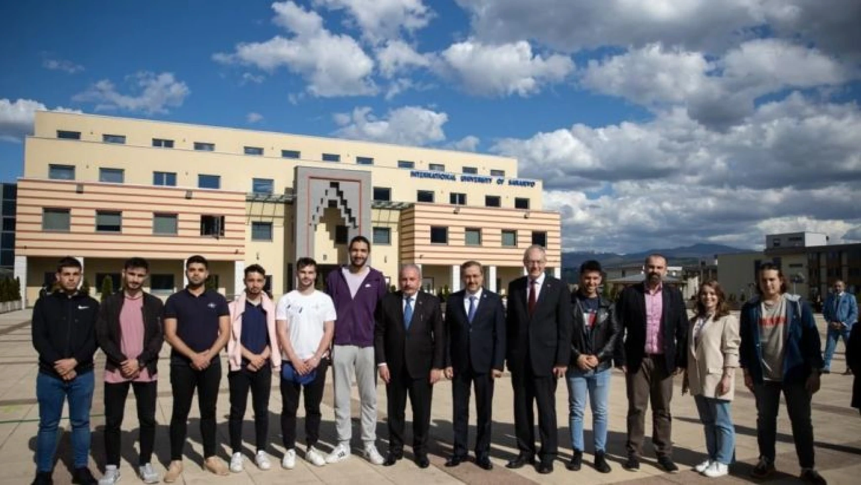 TBMM Başkanı Şentop Uluslararası Saraybosna Üniversitesi'ni ziyaret etti