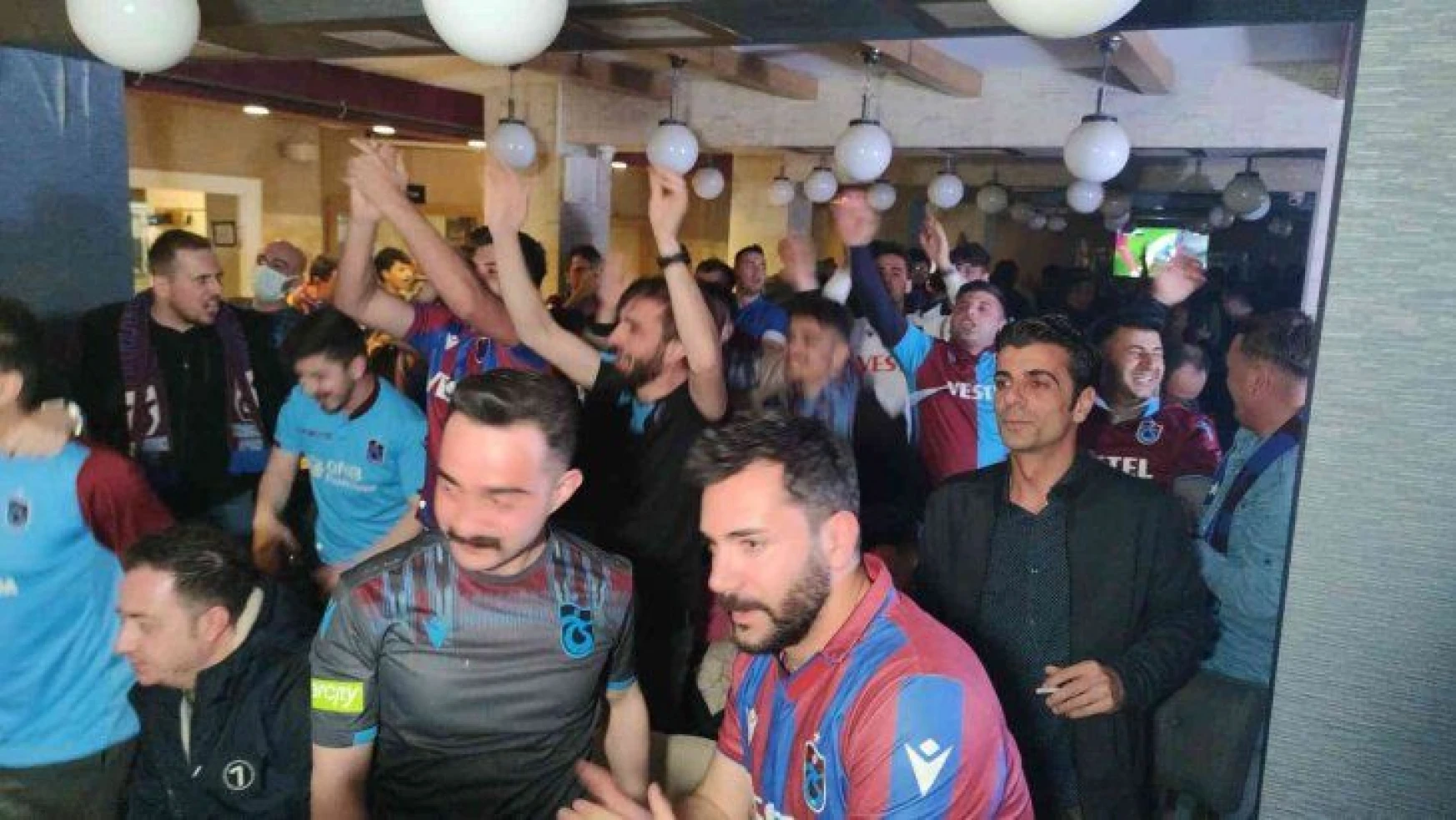 Trabzonspor taraftarları Van'ı inletti