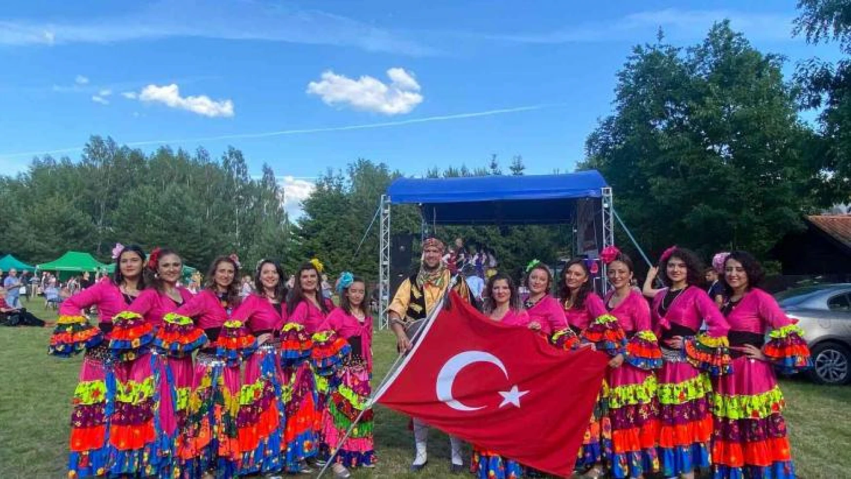 Türk folklorcular Polonya'da büyük ilgi gördü