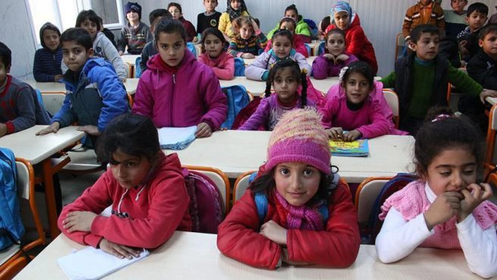 Türkiye'de 300 bin Suriyeli çocuk eğitim görüyor