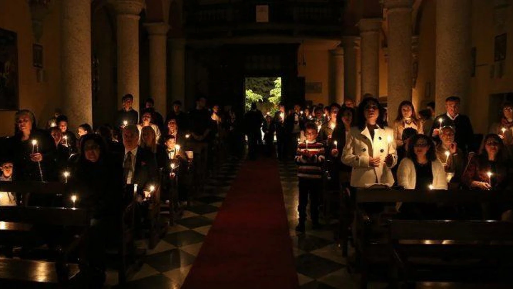 Türkiye'deki kiliselerde Paskalya ayinleri düzenlendi