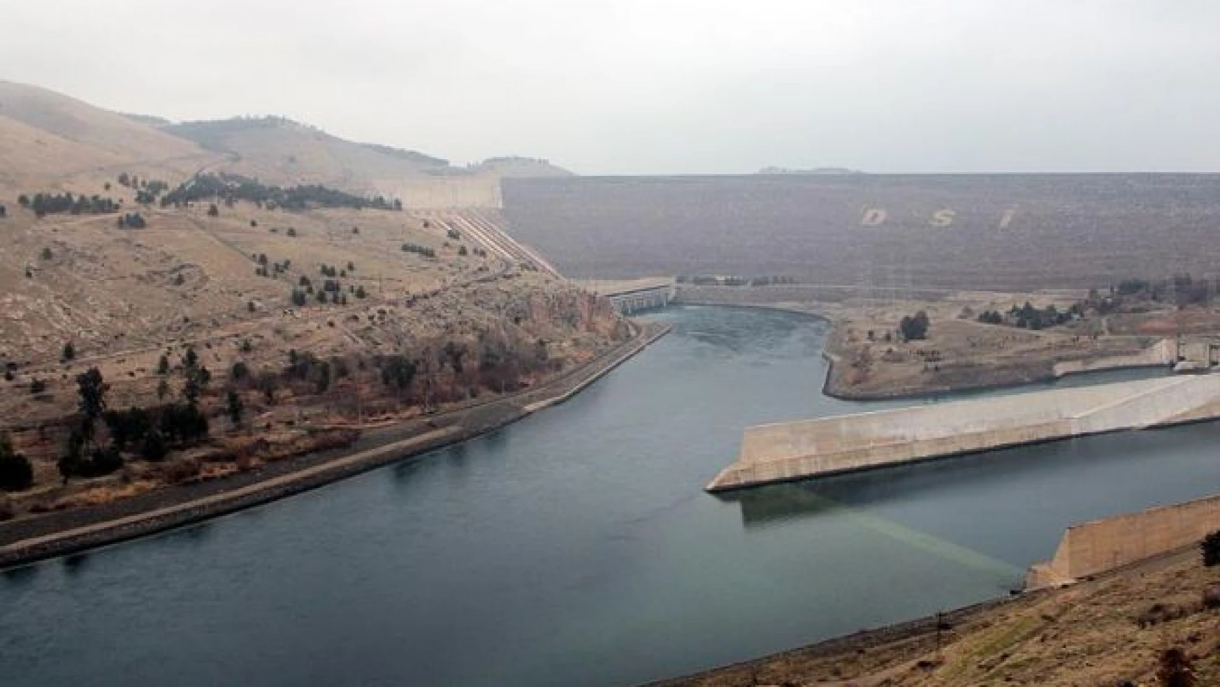 Türkiye'nin en büyük barajı doldu