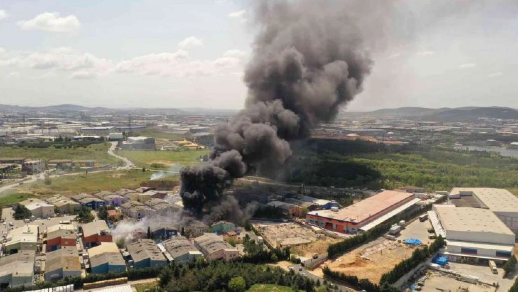 Tuzla'da fabrikada şiddetli patlama: fabrika alevlere teslim oldu