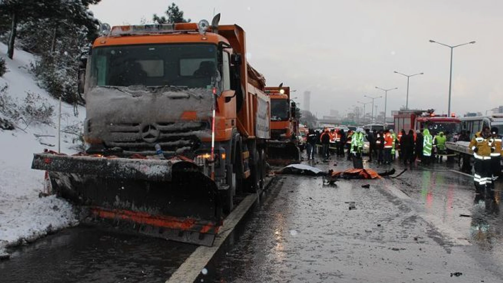 Ümraniye'de trafik kazası: 3 ölü, 1 yaralı