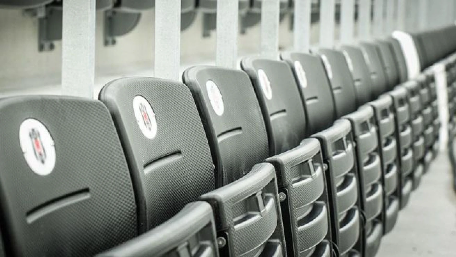 Vodafone Arena'da koltuklar monte edilmeye başlandı
