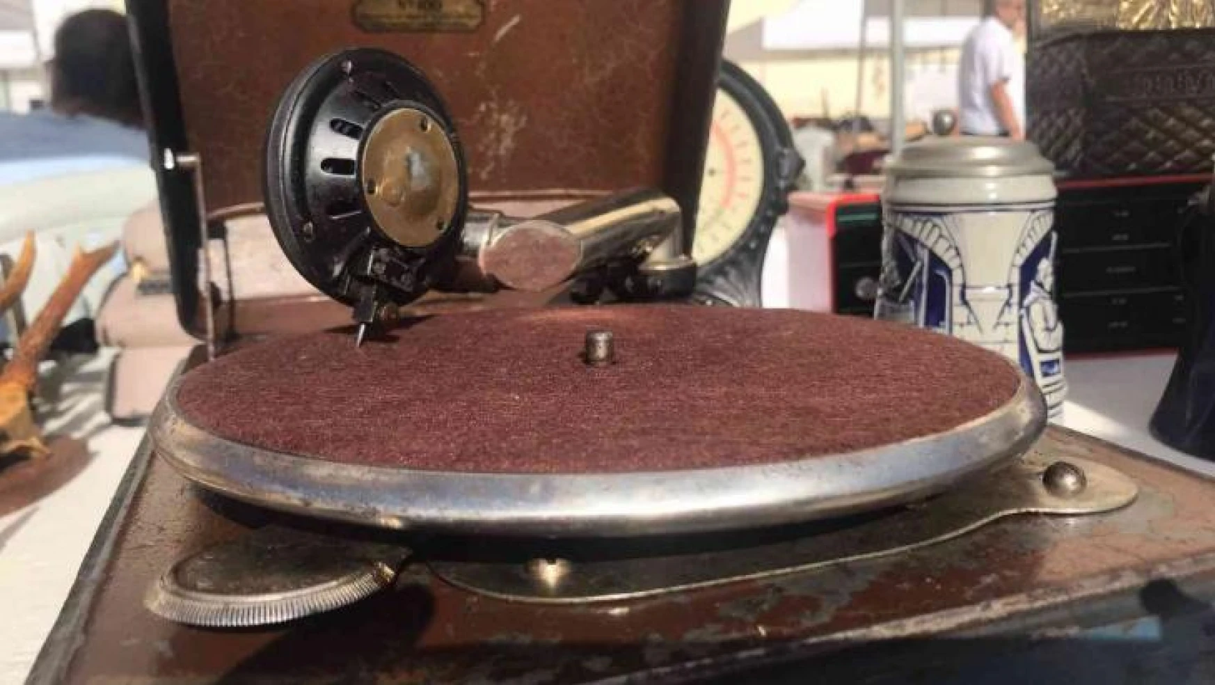 Yaklaşık 100 yıllık tarihiyle gramofon severlerin beğenisini topluyor