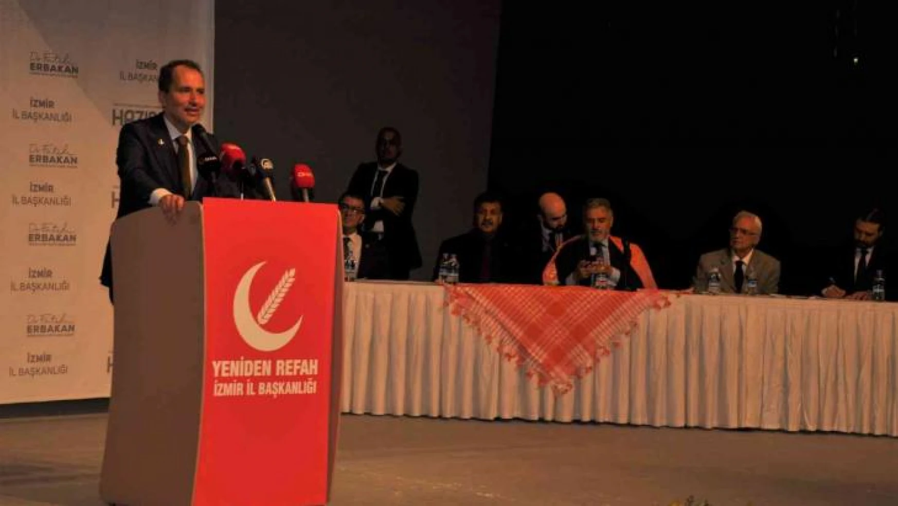 Yeniden Refah Partisinin 2. olağan kongresi İzmir'de gerçekleştirildi