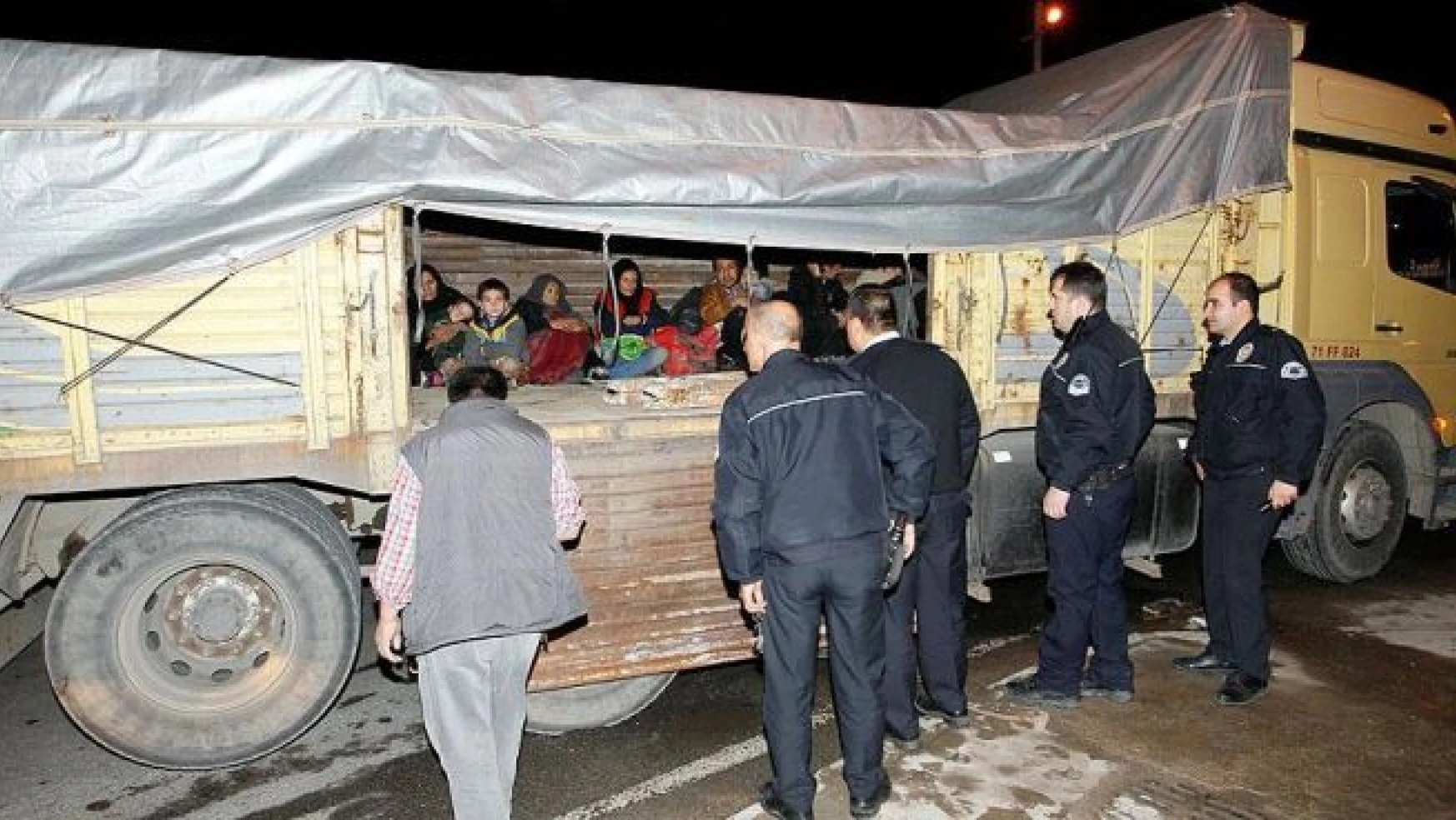 İzmir'de 62 sığınmacı yakalandı