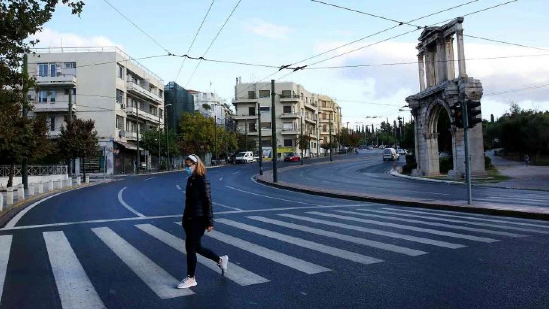 Yunanistan'da 1 Haziran'dan itibaren halka açık alanlarda maske kullanımı kalkıyor