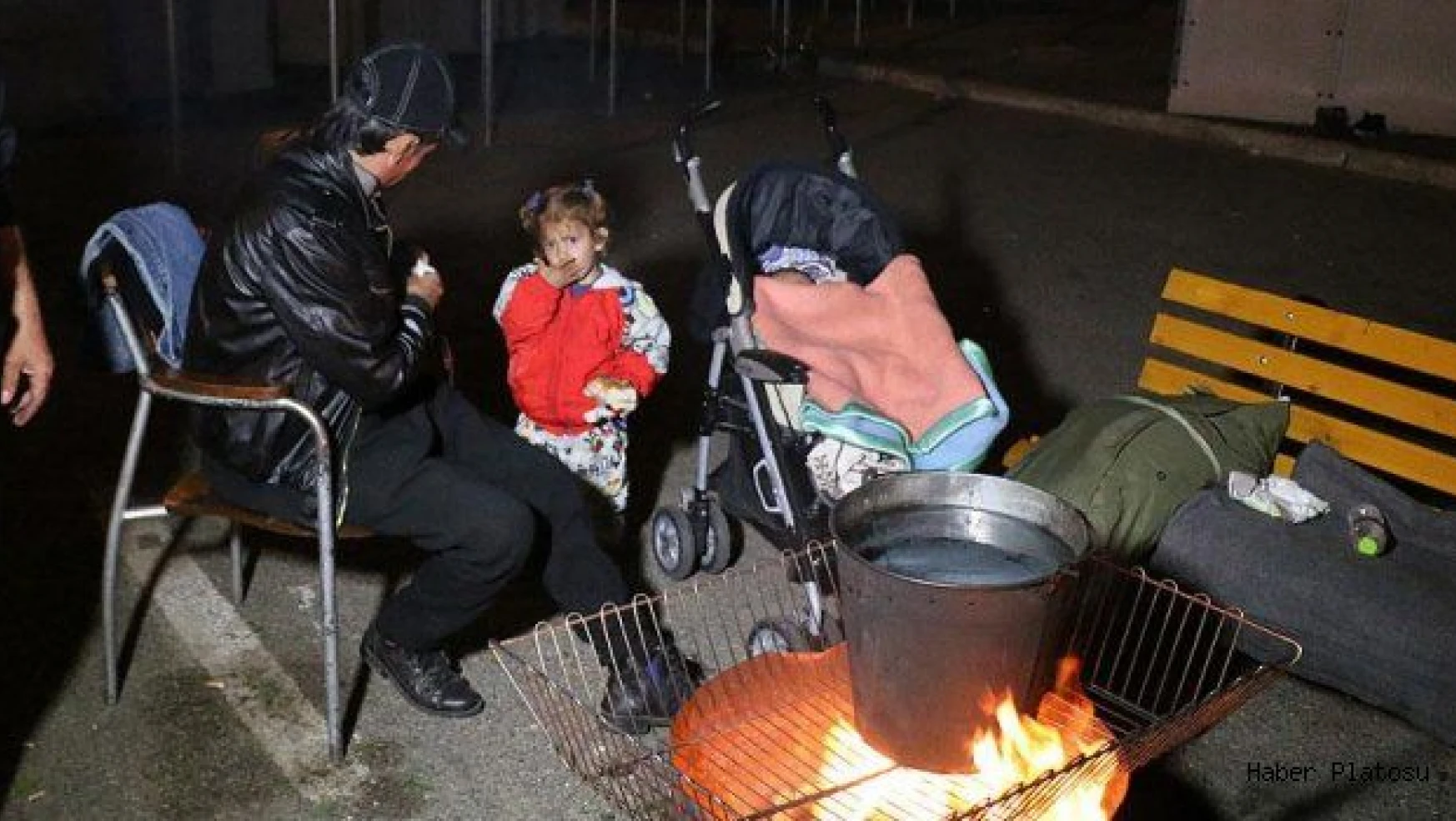 Yunanistan'ın İdomeni kasabasındaki kampta sığınmacılar zor durumda