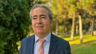 Kâmuran Akkuş kimdir, kaç yaşında, nereli, hangi medya kuruluşlarında çalıştı?