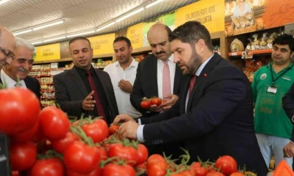 Türkiye'nin en ucuz salkım domatesi Aziziye'de